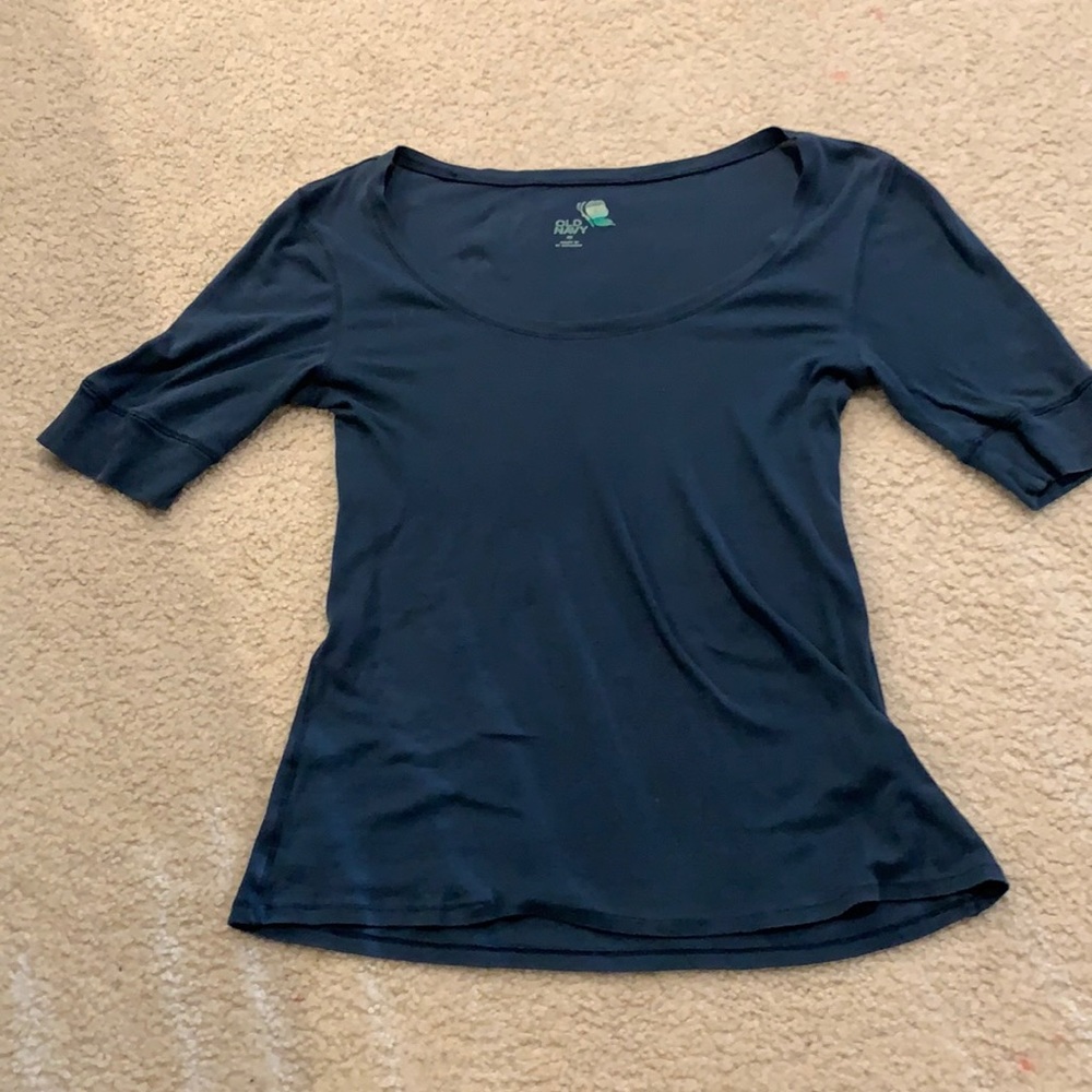 Women’s size medium Old Navy tee